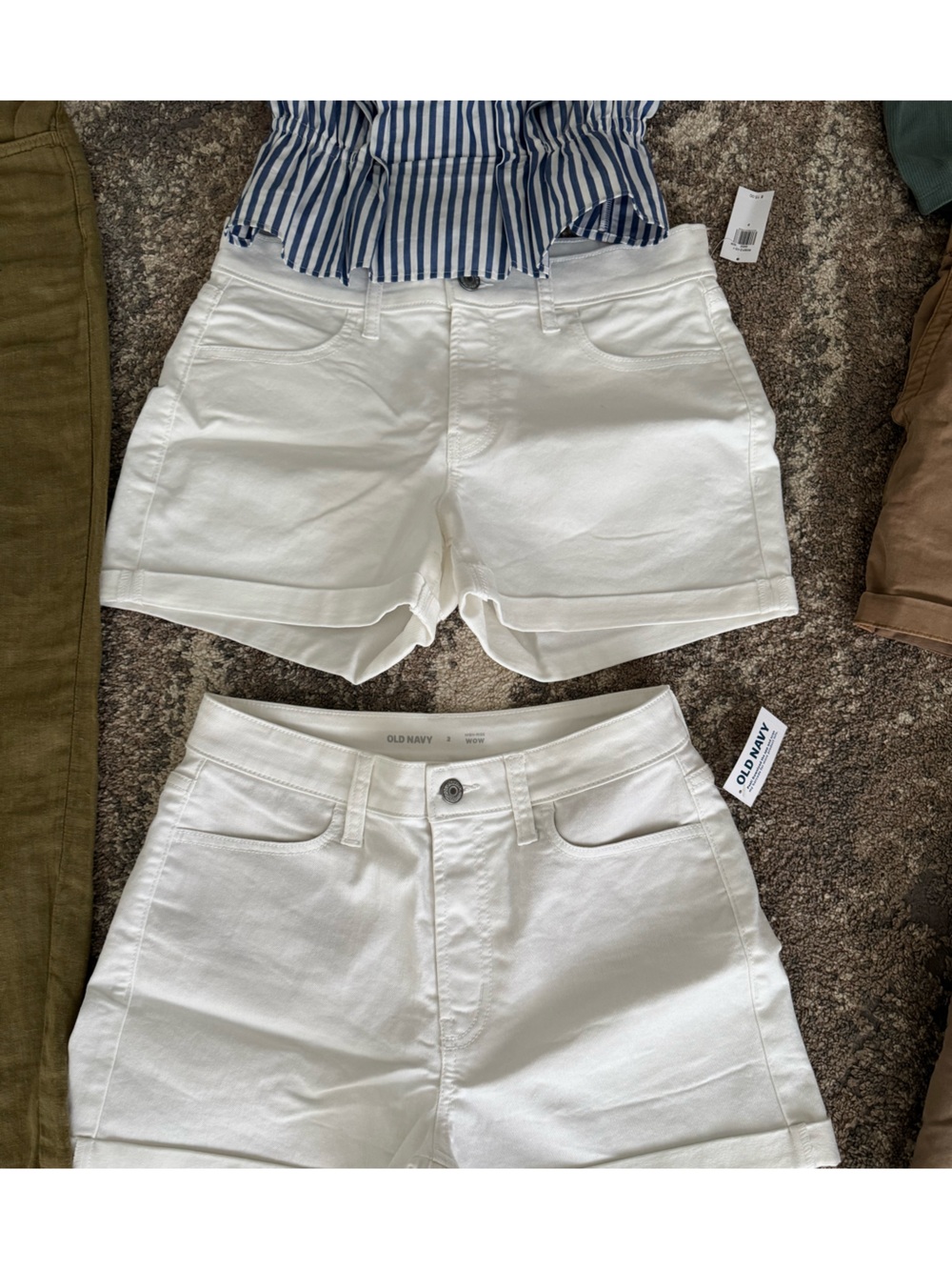 Clothing Lot - Picture 3 of 12
